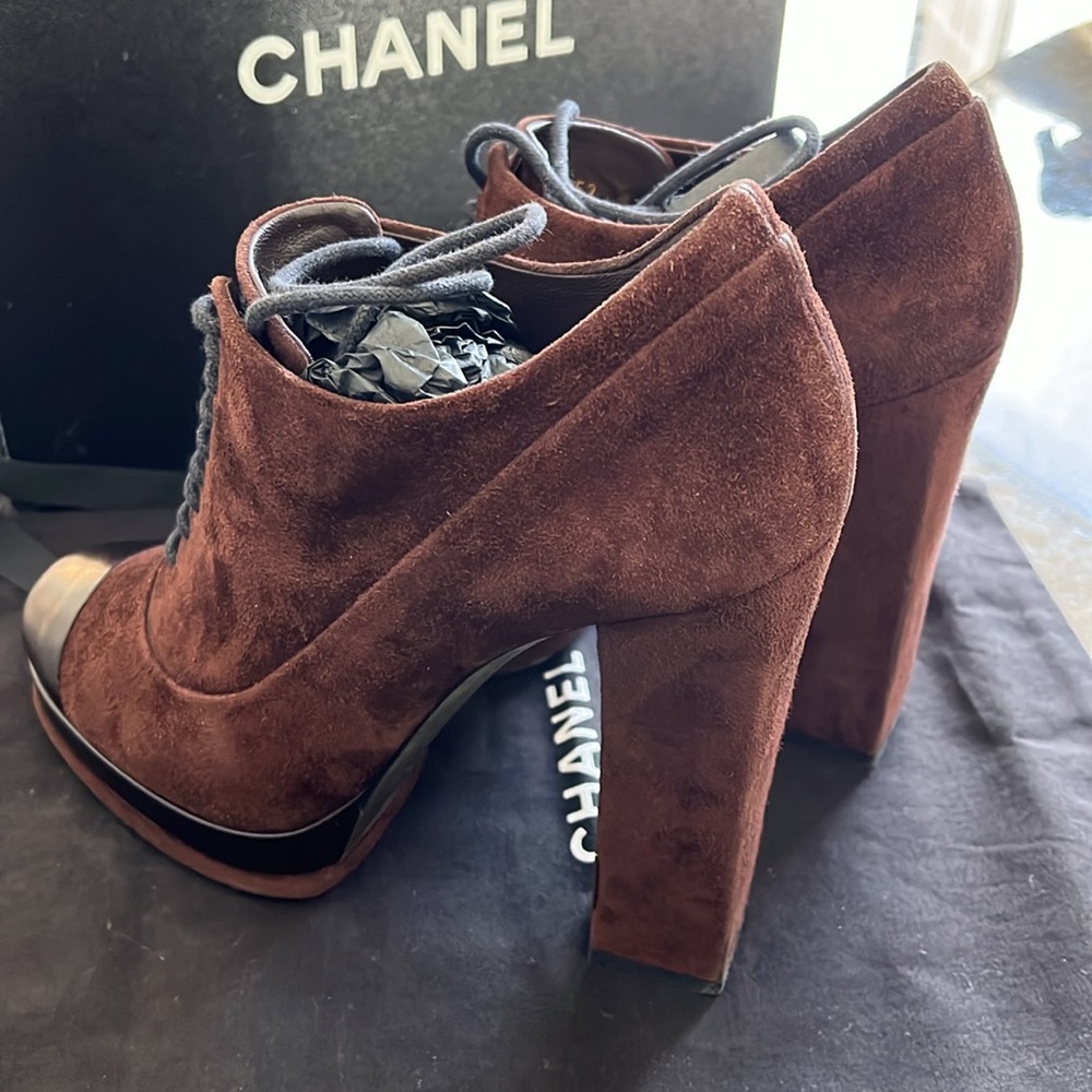 CHANEL - Picture 5 of 11